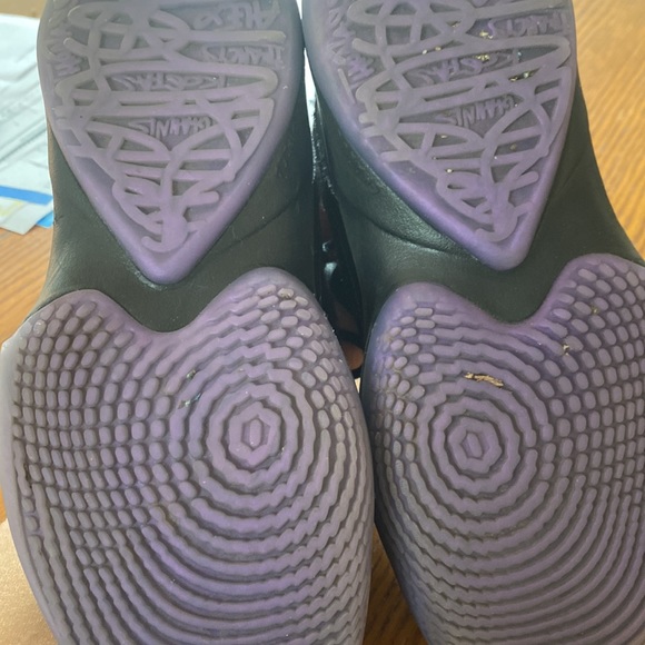 Giannis Freak Nike basketball sneaker - Picture 2 of 4